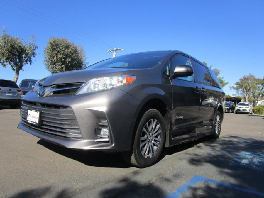 Used 2019 Toyota Sienna XLE Base - BraunAbility Side Entry Entry Fold Out Automatic Ramp