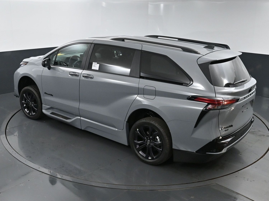 New 2025 Toyota Sienna Hybrid XSE - BraunAbility Side Entry Entry Fold Out Automatic Ramp