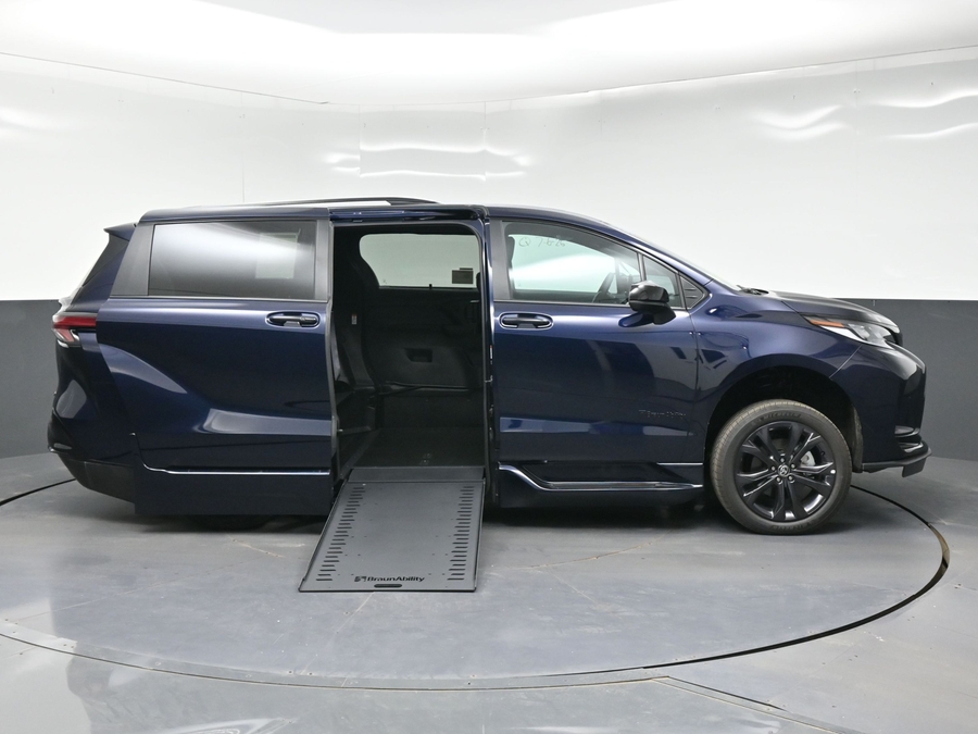 New 2026 Toyota Sienna Hybrid XSE Sport - BraunAbility Side Entry In Floor Automatic Ramp