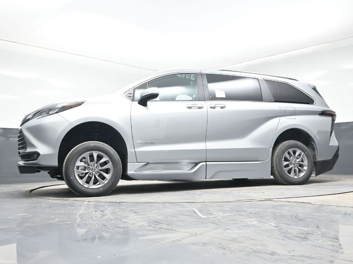 2025 TOYOTA SIENNA - Image 19