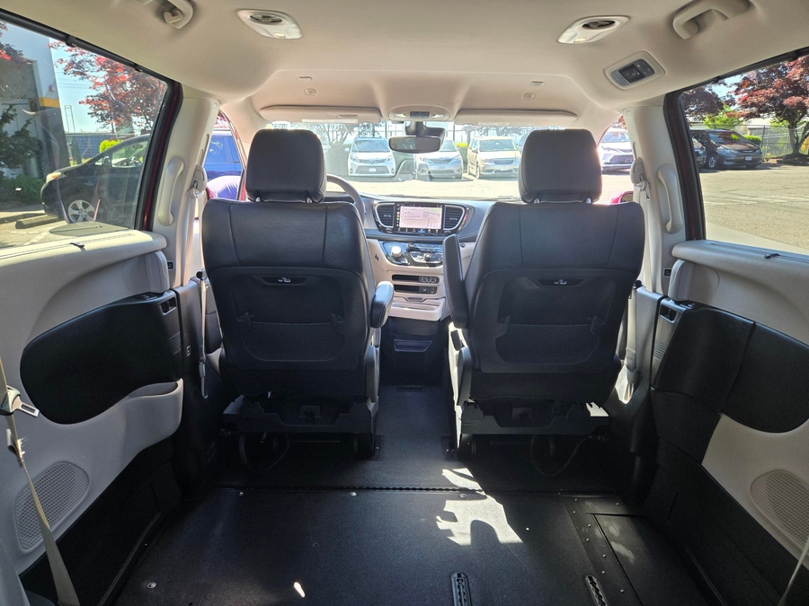 Used 2022 Chrysler Pacifica Touring L - VMI Side Entry Entry In Floor Automatic Ramp