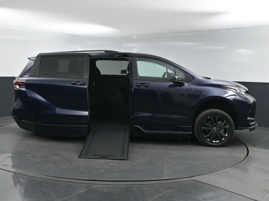 New 2025 Toyota Sienna Hybrid XSE Sport - BraunAbility Side Entry Entry In Floor Automatic Ramp