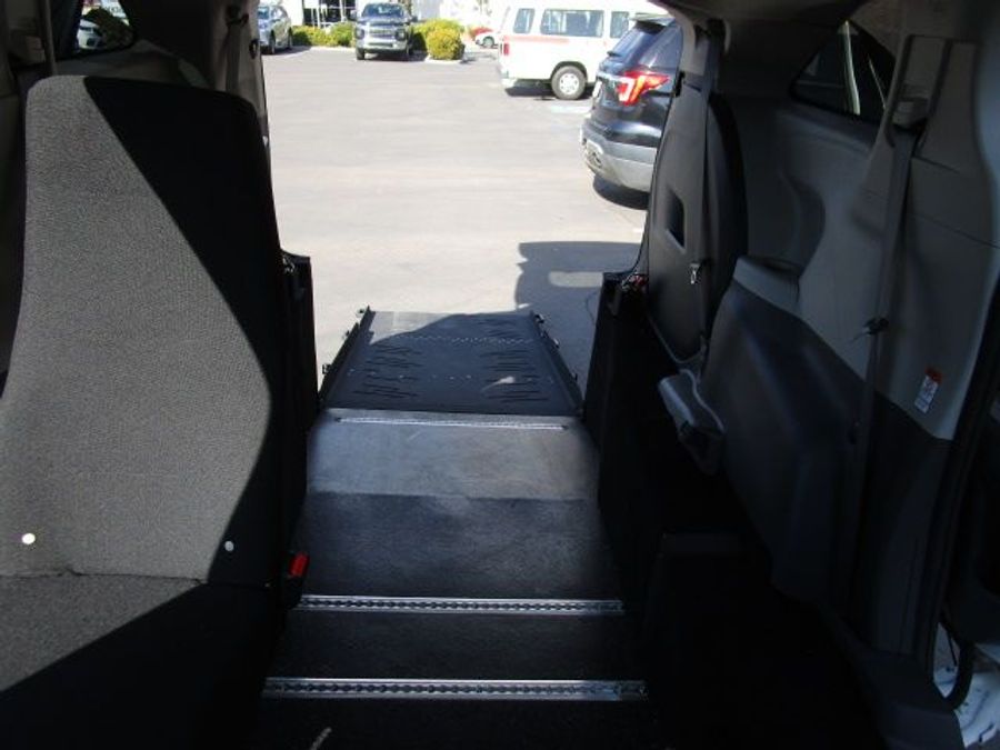 New 2025 Toyota Sienna Hybrid LE - Vantage Mobility Commercial Rear Entry Entry Fold Out Manual Ramp