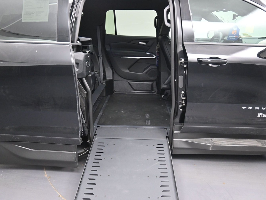 New 2026 Chevrolet Traverse 1LT - BraunAbility Side Entry In Floor Automatic Ramp