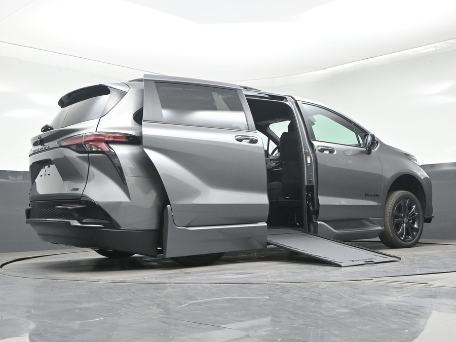 New 2026 Toyota Sienna Hybrid XSE Sport - BraunAbility Side Entry In Floor Automatic Ramp