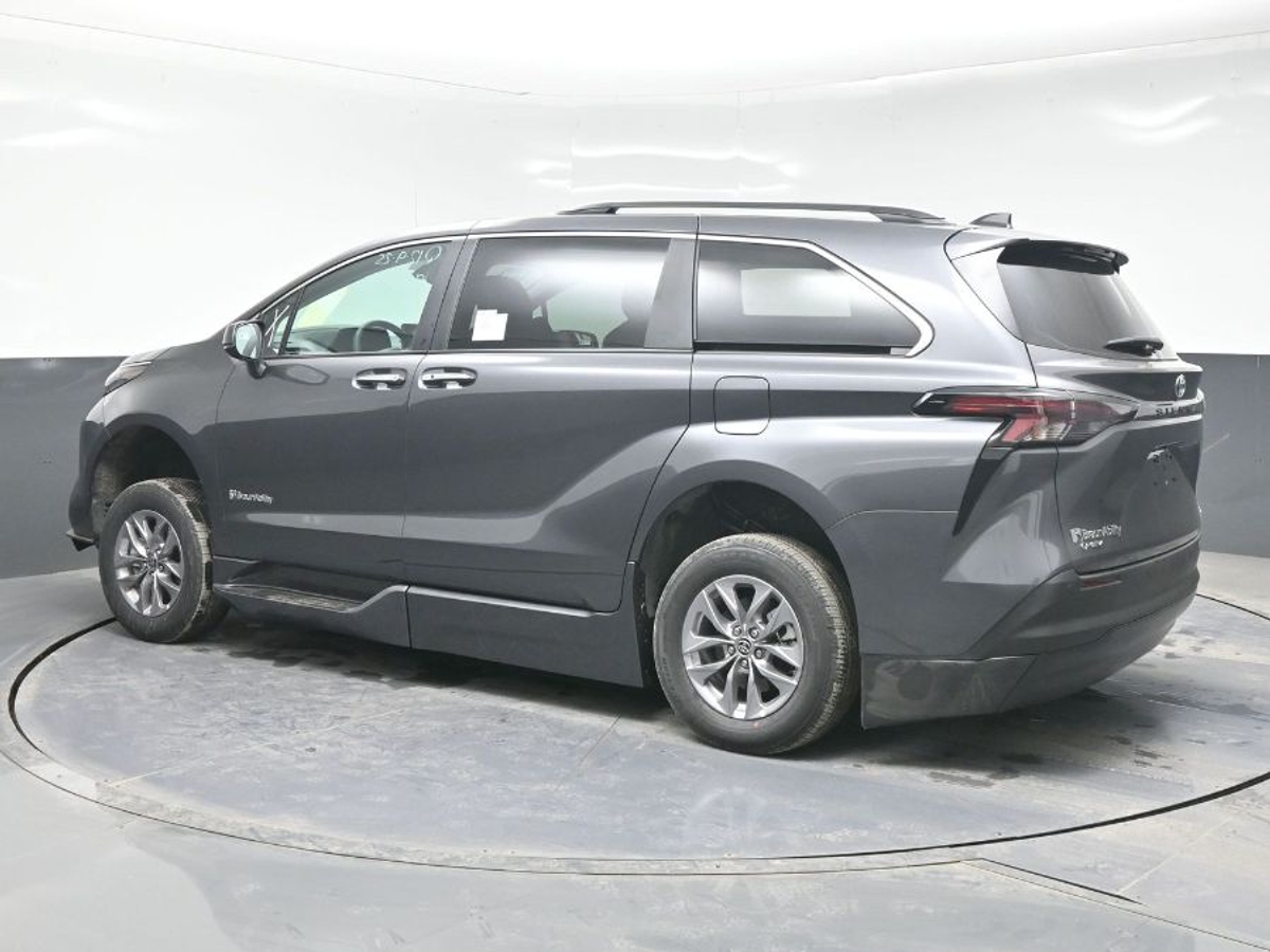 2025 TOYOTA SIENNA - Image 4