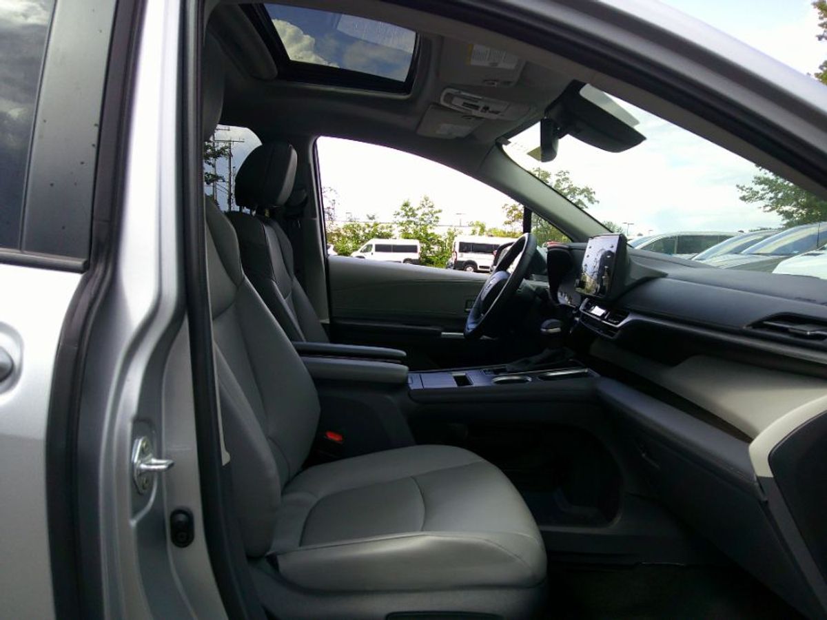2024 TOYOTA SIENNA - Image 19