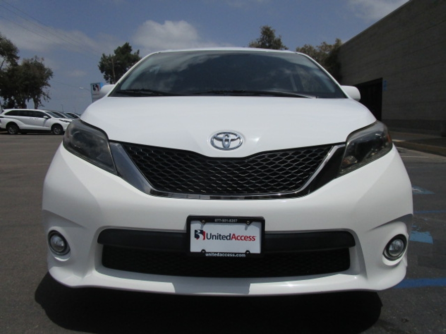 Used 2017 Toyota Sienna SE - BraunAbility Side Entry Entry In Floor Automatic Ramp
