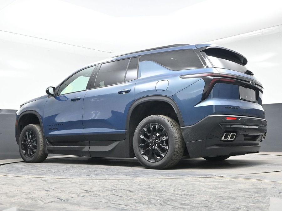 New 2025 Chevrolet Traverse 1LT Midnight - BraunAbility Side Entry Entry In Floor Automatic Ramp