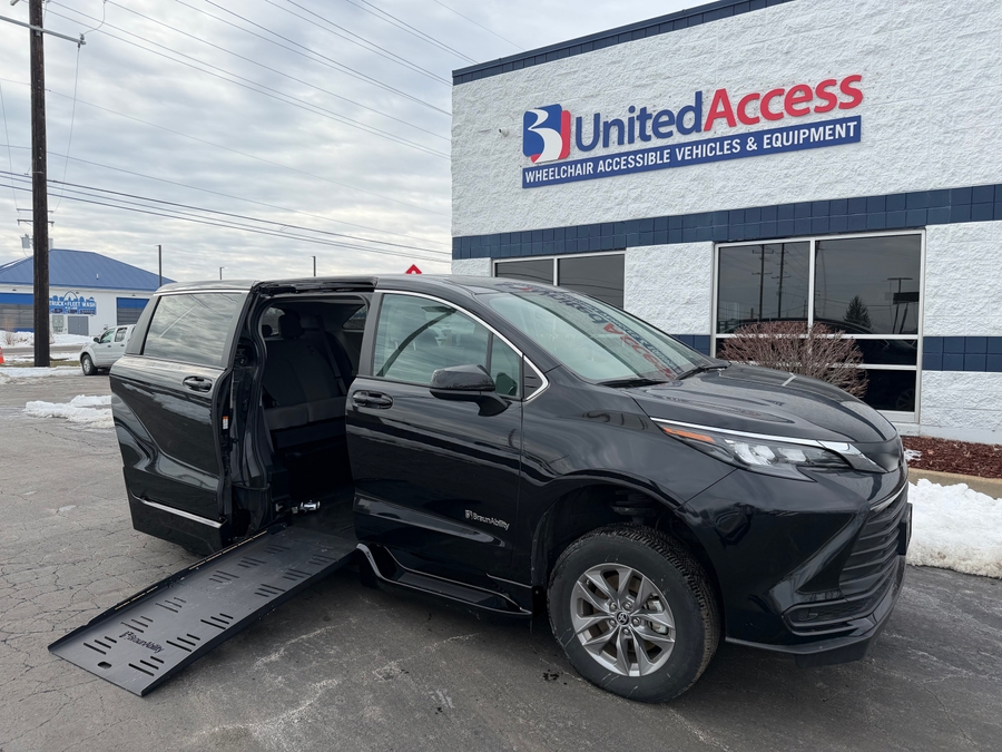 Used 2024 Toyota Sienna Hybrid LE - BraunAbility Side Entry Entry Fold Out Automatic Ramp