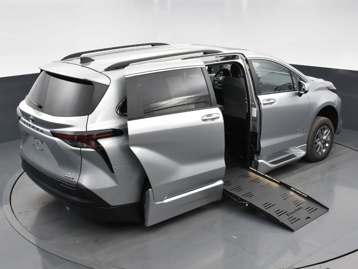 2023 TOYOTA SIENNA - Image 16