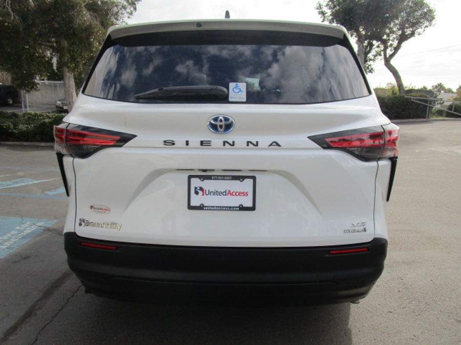 Used 2022 Toyota Sienna Hybrid XLE - BraunAbility Side Entry Entry Fold Out Automatic Ramp