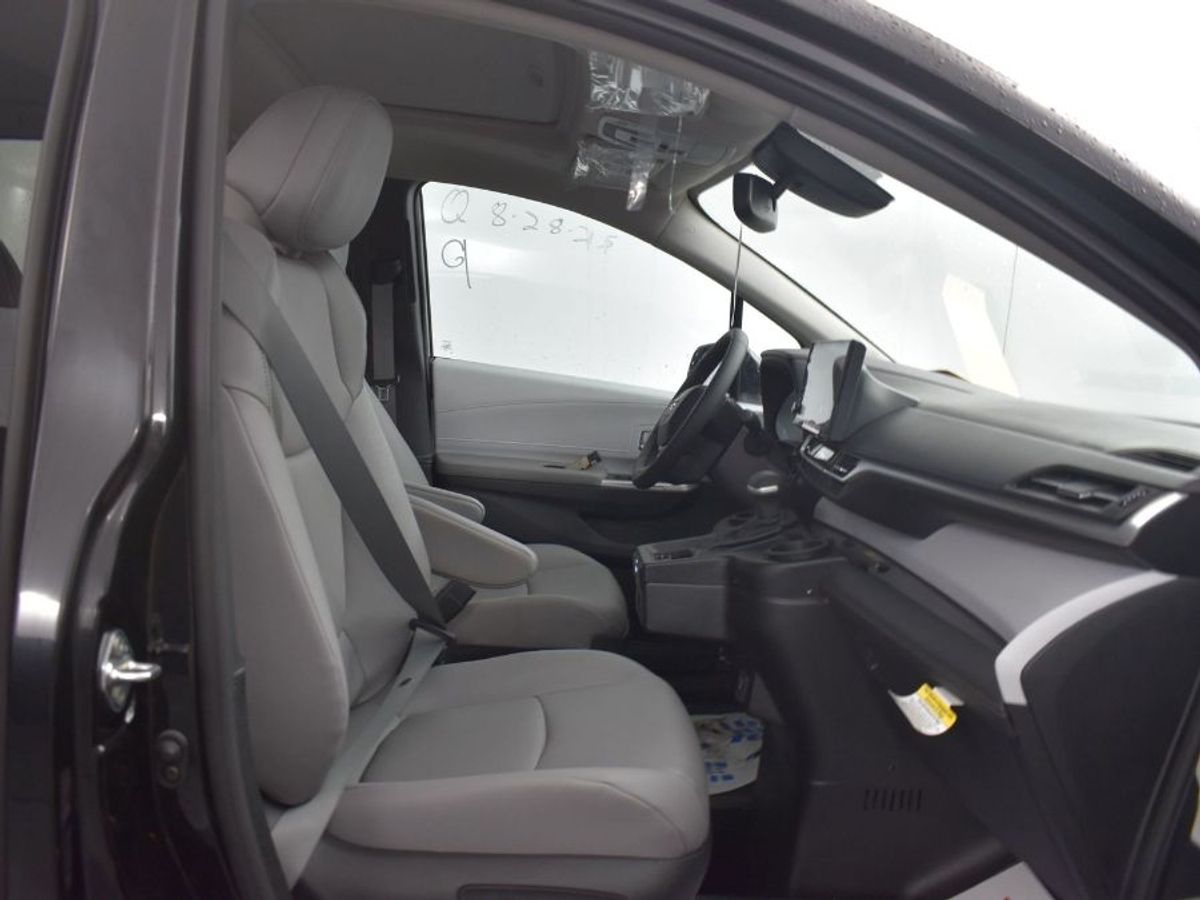 2025 TOYOTA SIENNA - Image 9