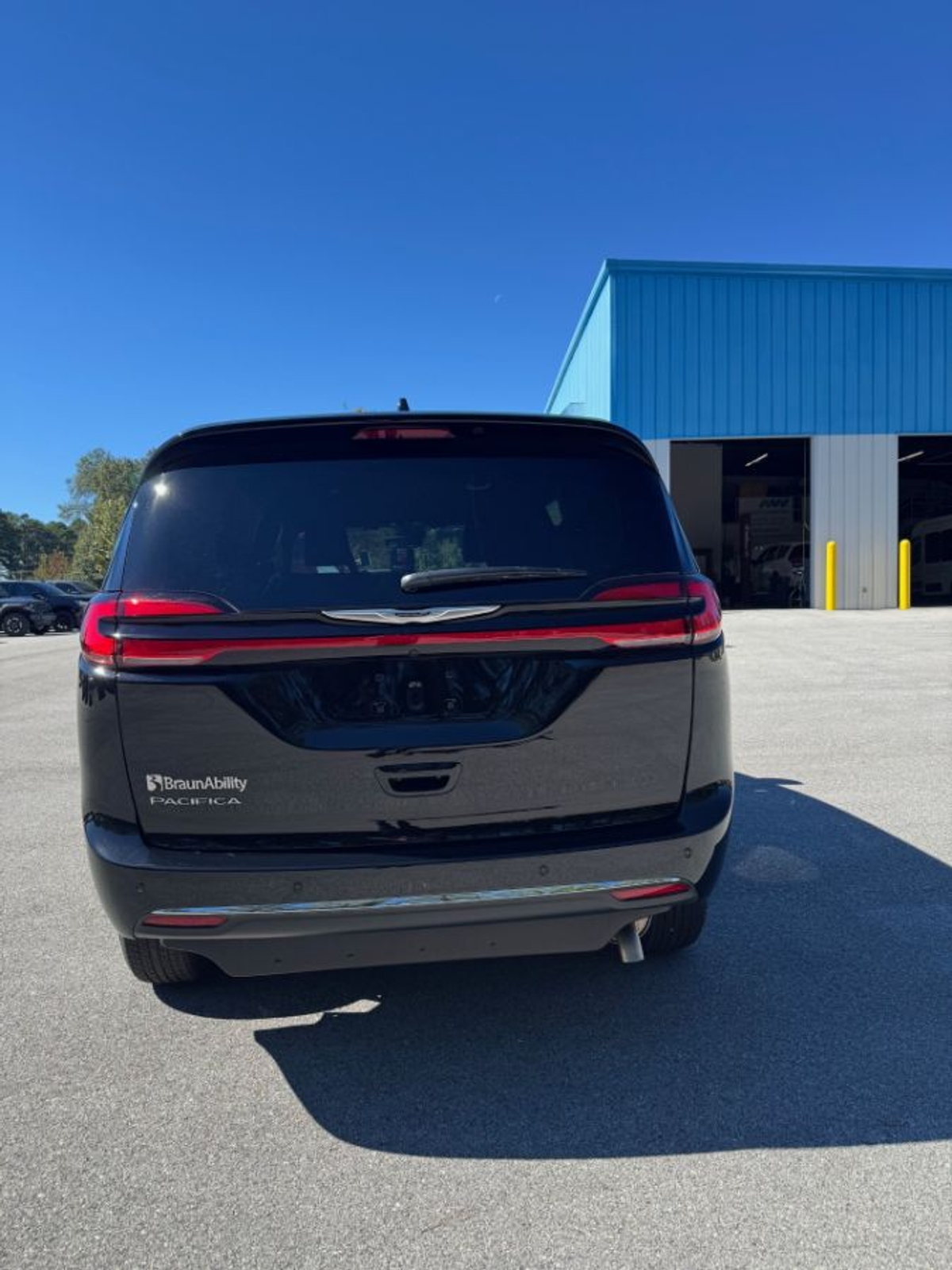 2025 CHRYSLER PACIFICA - Image 4