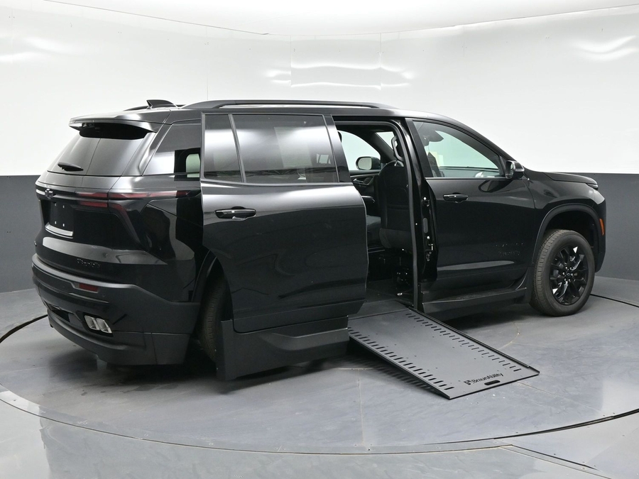 New 2026 Chevrolet Traverse 1LT Midnight - BraunAbility Side Entry In Floor Automatic Ramp