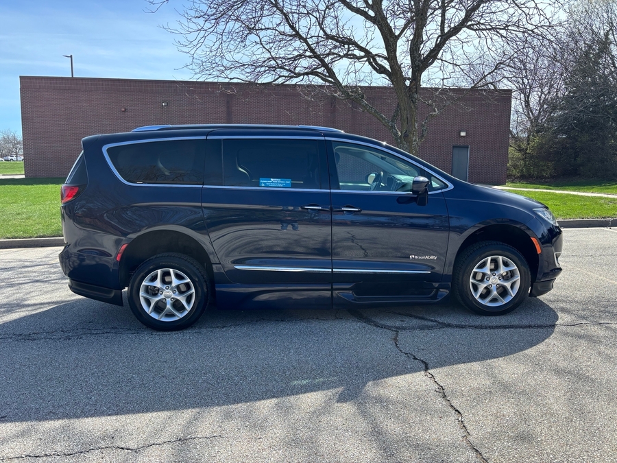 Used 2020 Chrysler Pacifica Touring L Plus - BraunAbility Side Entry Entry In Floor Automatic Ramp