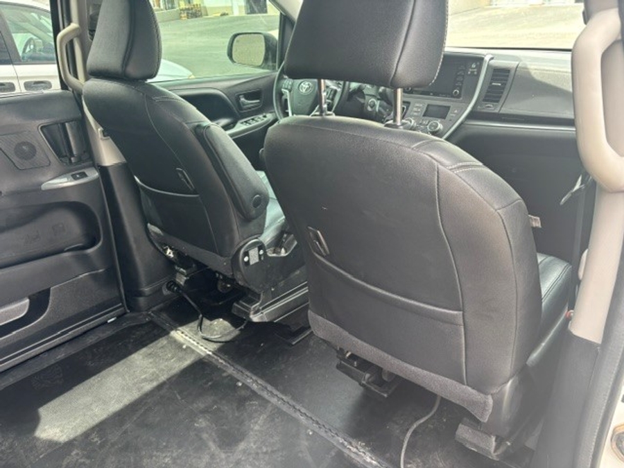 Used 2020 Toyota Sienna SE - BraunAbility Side Entry In Floor Automatic Ramp