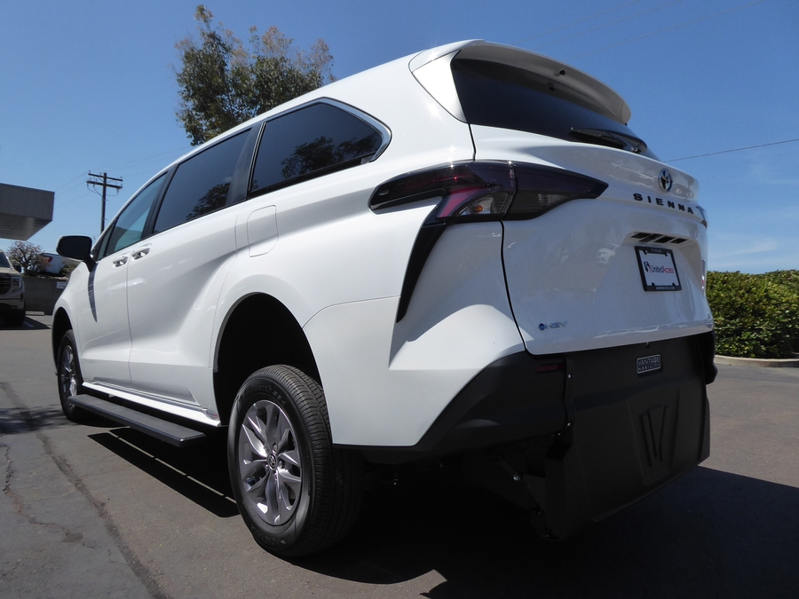New 2026 Toyota Sienna Hybrid LE w swivel 2nd row - Vantage Mobility Commercial Rear Entry Fold Out Manual Ramp