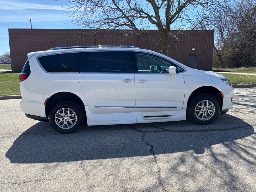 Used 2019 Chrysler Pacifica Touring L - VMI Side Entry Entry In Floor Automatic Ramp