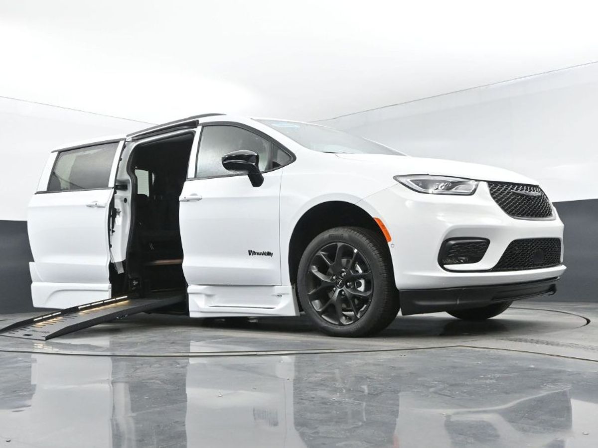 2024 CHRYSLER PACIFICA - Image 9