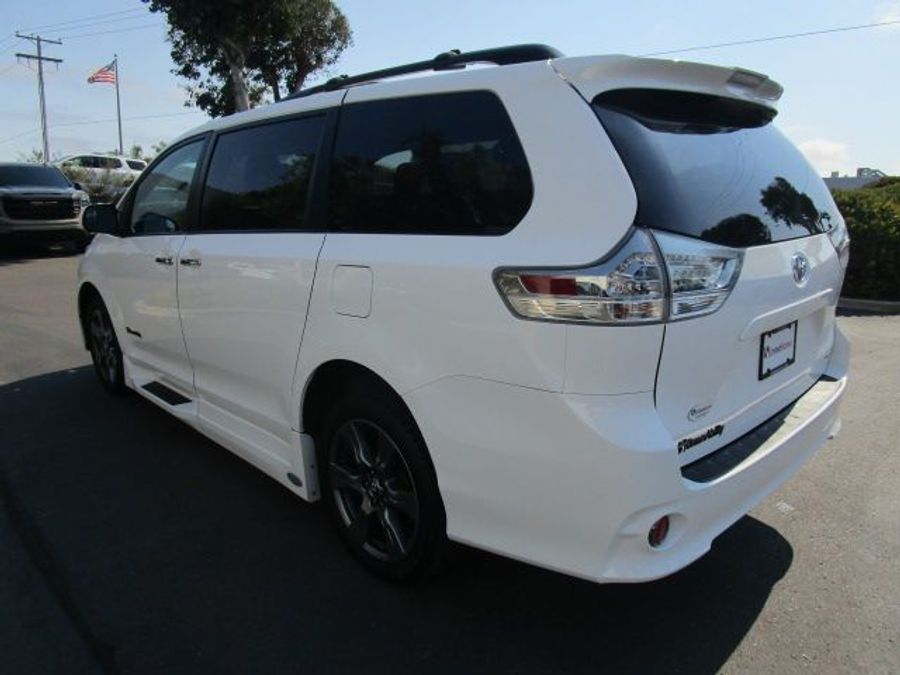 Used 2020 Toyota Sienna SE - BraunAbility Side Entry Entry In Floor Automatic Ramp