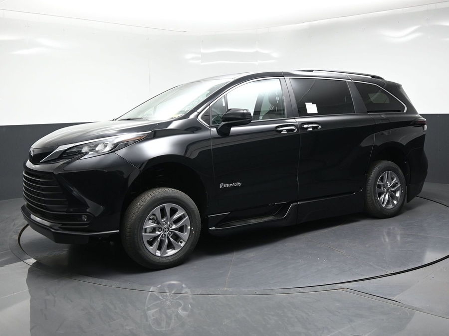 New 2026 Toyota Sienna Hybrid XLE Add - BraunAbility Side Entry Fold Out Automatic Ramp