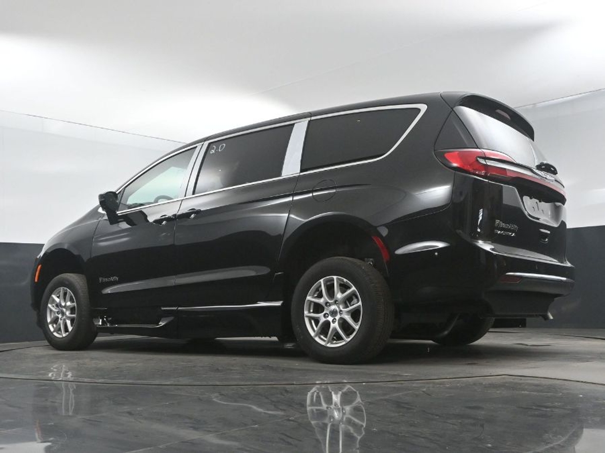 2025 CHRYSLER PACIFICA - Image 20