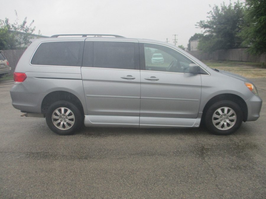  Honda Odyssey with Side Entry Automatic In Floor ramp