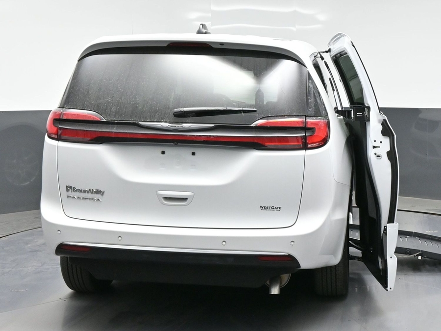 Used 2024 Chrysler Pacifica Touring L - BraunAbility Side Entry Entry Fold Out Automatic Ramp