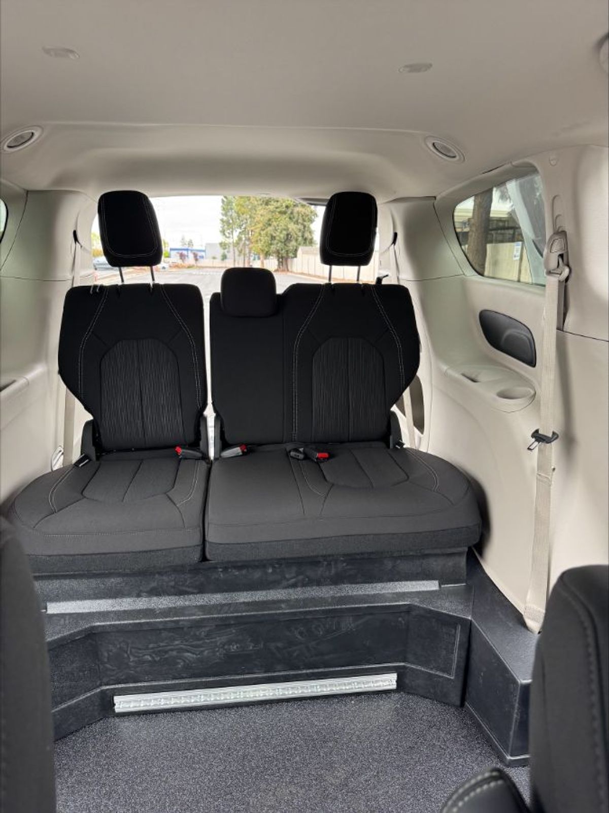 2024 CHRYSLER VOYAGER - Image 14