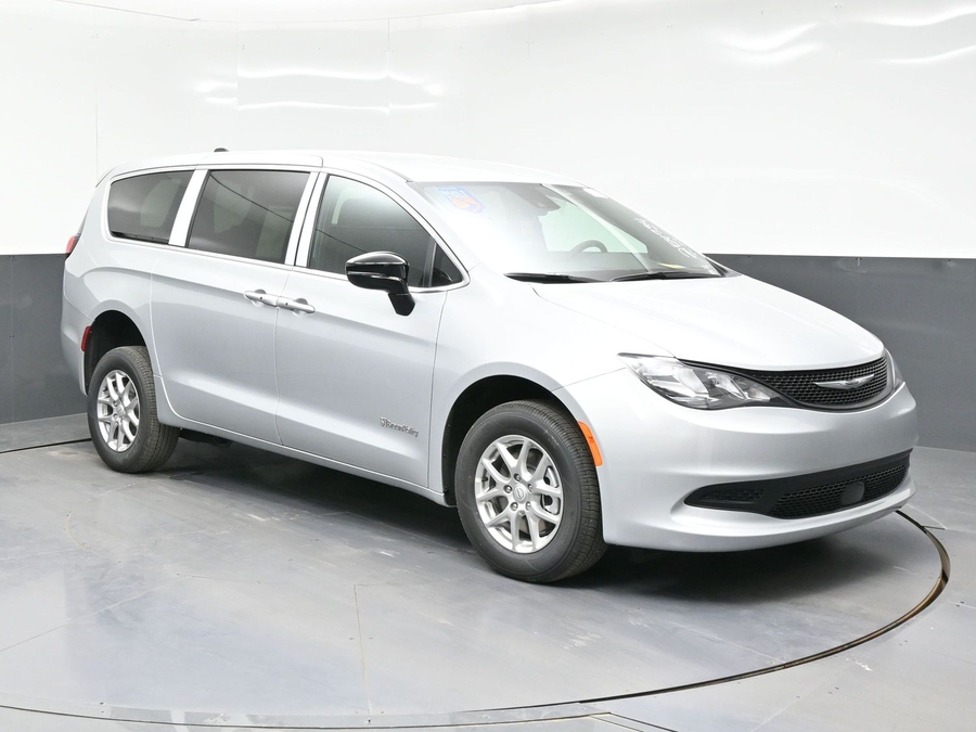 2026 Chrysler Voyager's photo