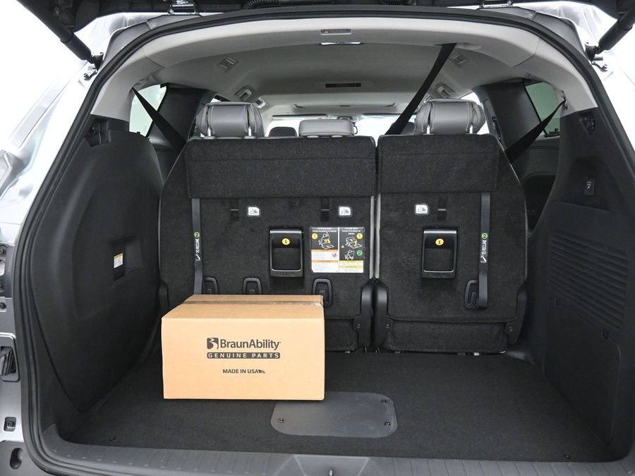 New 2026 Toyota Sienna Hybrid XLE Add - BraunAbility Side Entry Fold Out Automatic Ramp