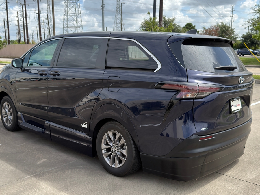 Used 2023 Toyota Sienna Hybrid LE - VMI Side Entry In Floor Automatic Ramp