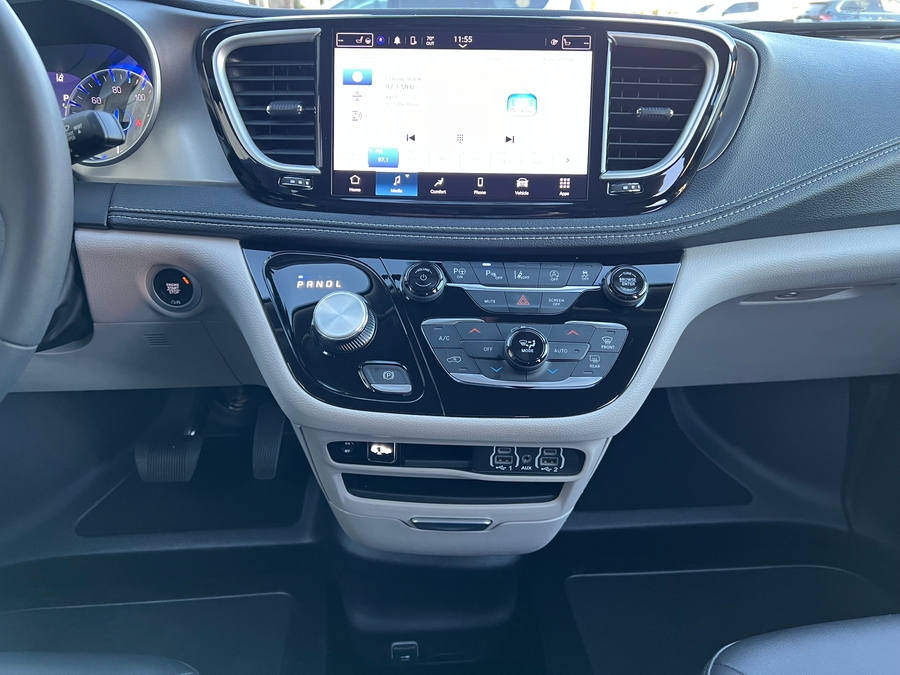 Used 2023 Chrysler Pacifica Touring L Safety - BraunAbility Side Entry Entry In Floor Automatic Ramp