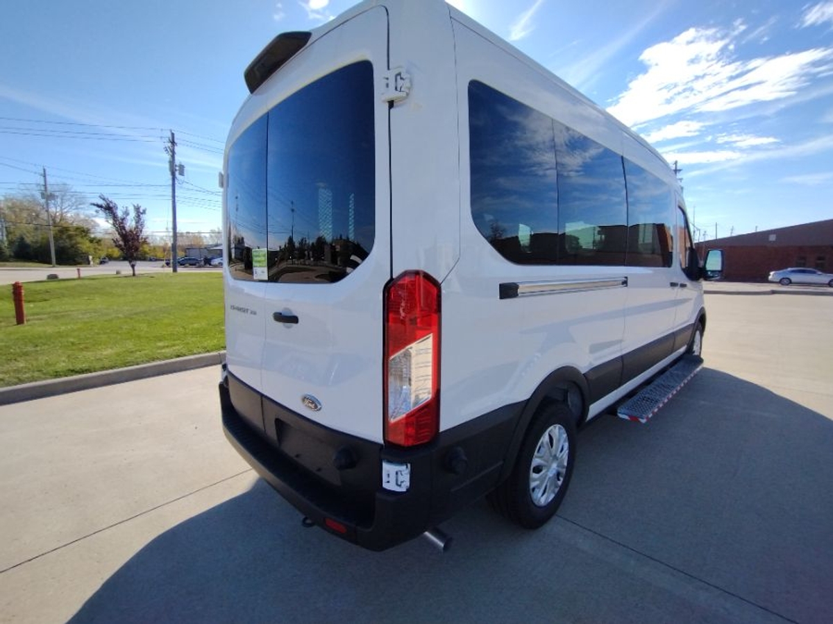 White Ford T350 image number 6