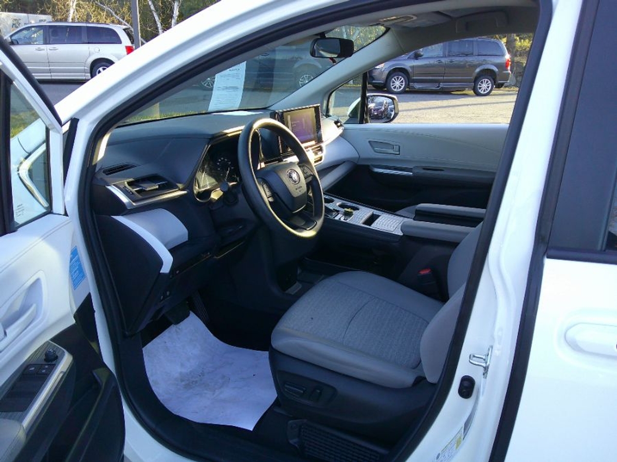 2025 TOYOTA SIENNA - Image 18