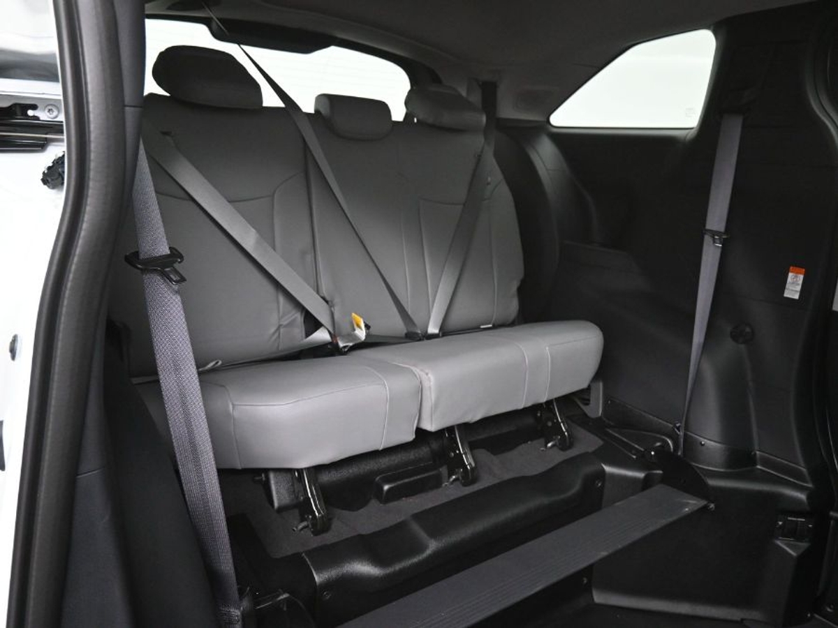 2025 TOYOTA SIENNA - Image 7
