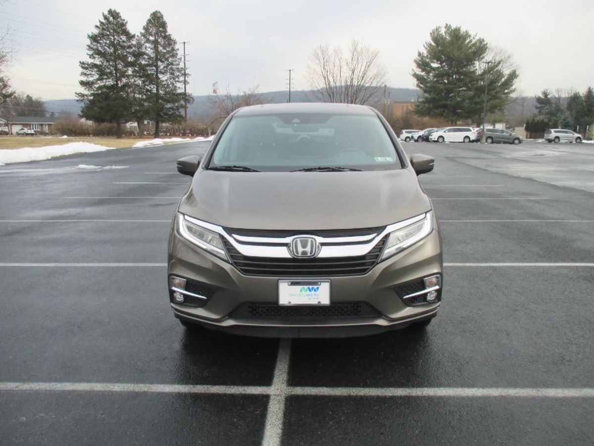 Grey Honda Odyssey image number 18