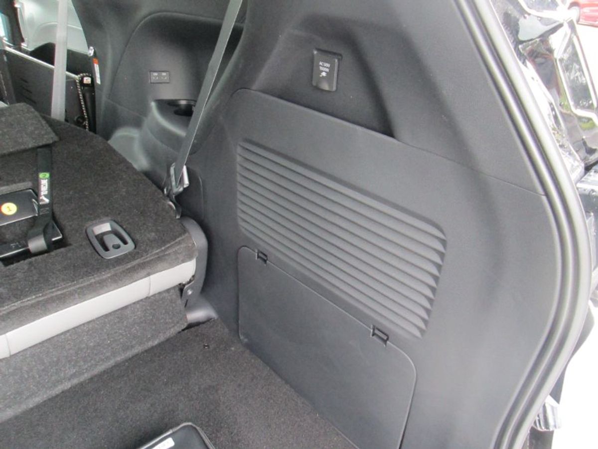 Black Toyota Sienna image number 22