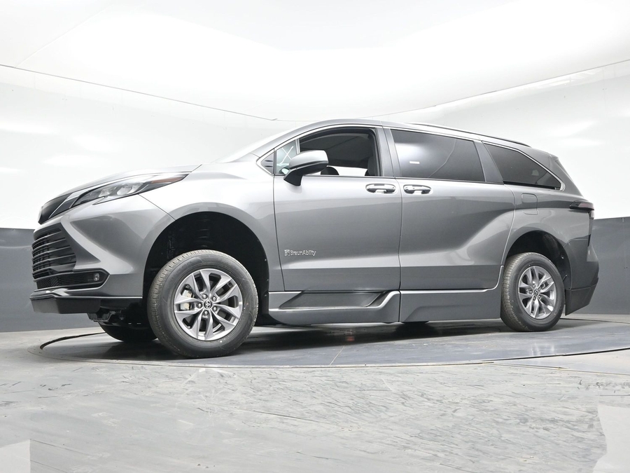 New 2026 Toyota Sienna Hybrid XLE Add - BraunAbility Side Entry Entry Fold Out Automatic Ramp