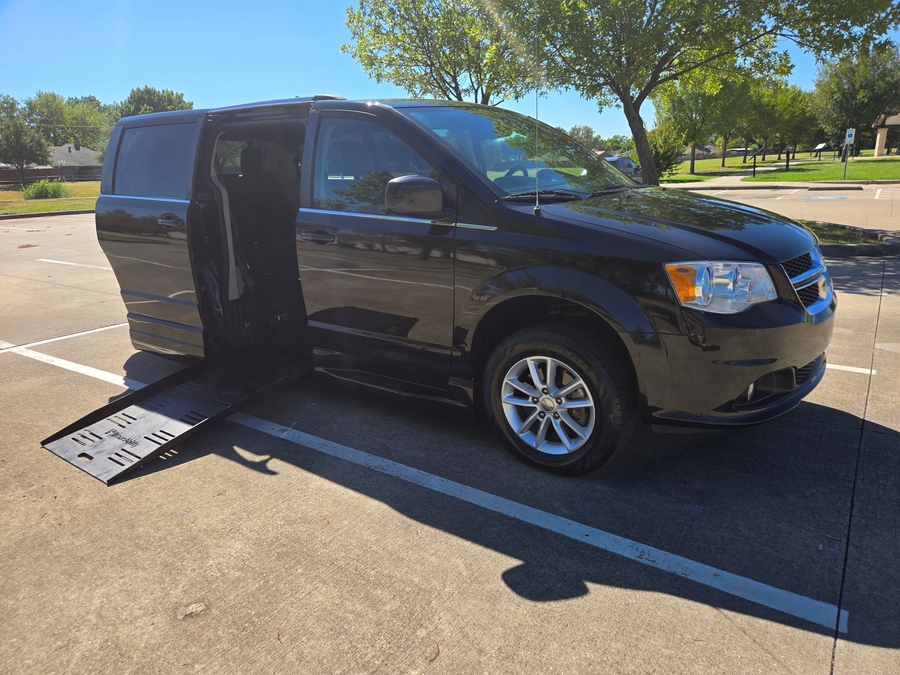 Used 2020 Dodge Grand Caravan SXT - BraunAbility Side Entry Fold Out Automatic Ramp