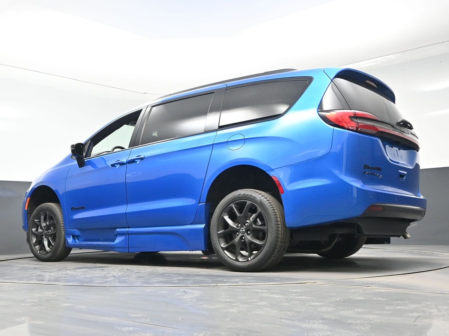 New 2026 Chrysler Pacifica Select Sport - BraunAbility Side Entry Entry Fold Out Automatic Ramp