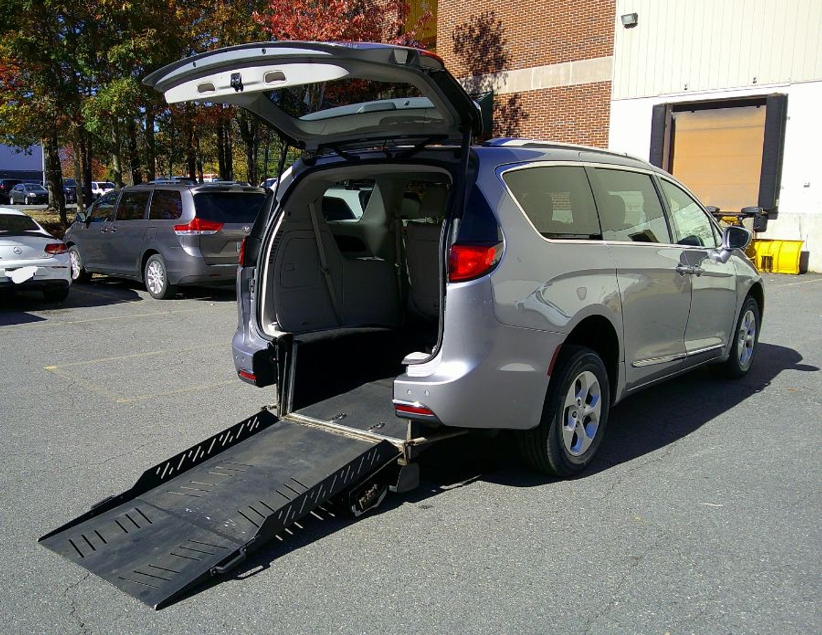 2018 CHRYSLER PACIFICA - Image 3