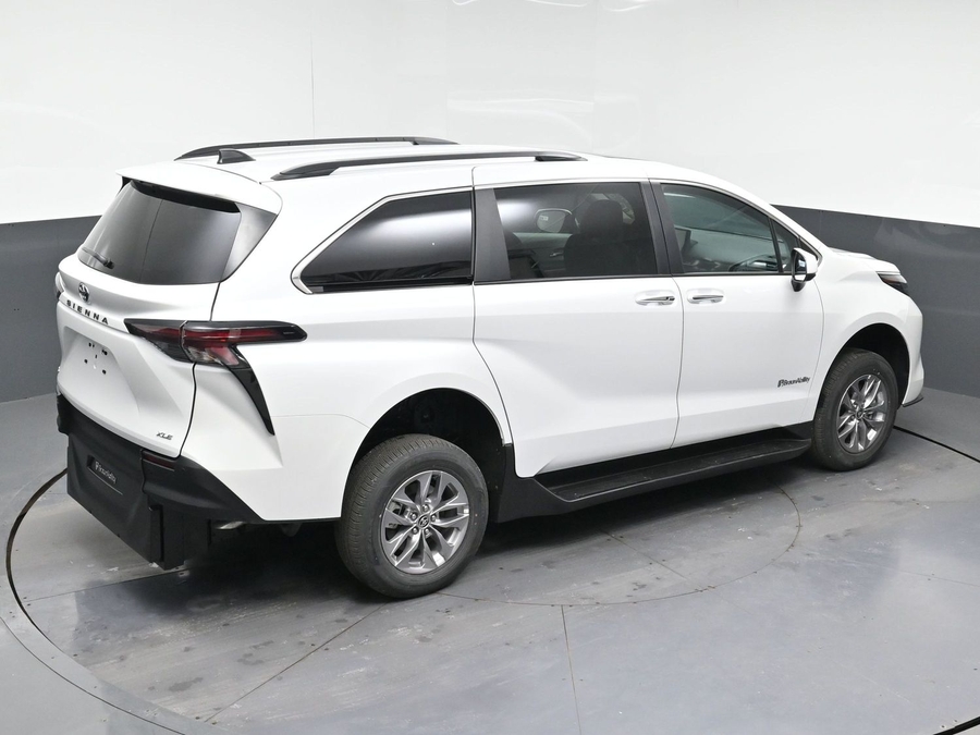 New 2026 Toyota Sienna Hybrid XLE Add - BraunAbility Commercial Rear Entry Entry Fold Out Manual Ramp