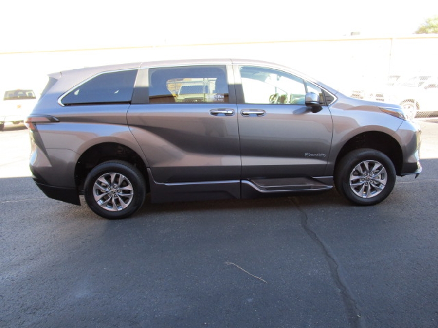 Used 2024 Toyota Sienna Hybrid XLE Base - BraunAbility Side Entry Entry In Floor Automatic Ramp