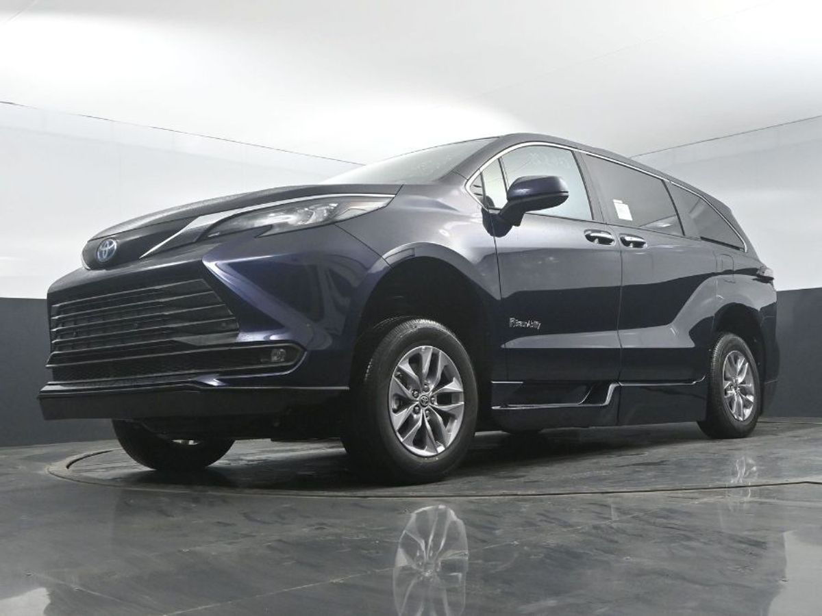 2025 TOYOTA SIENNA - Image 11