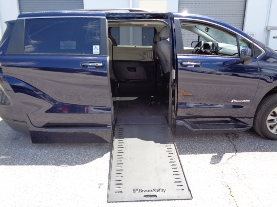 Used 2024 Toyota Sienna Hybrid XLE - BraunAbility Side Entry Fold Out Automatic Ramp