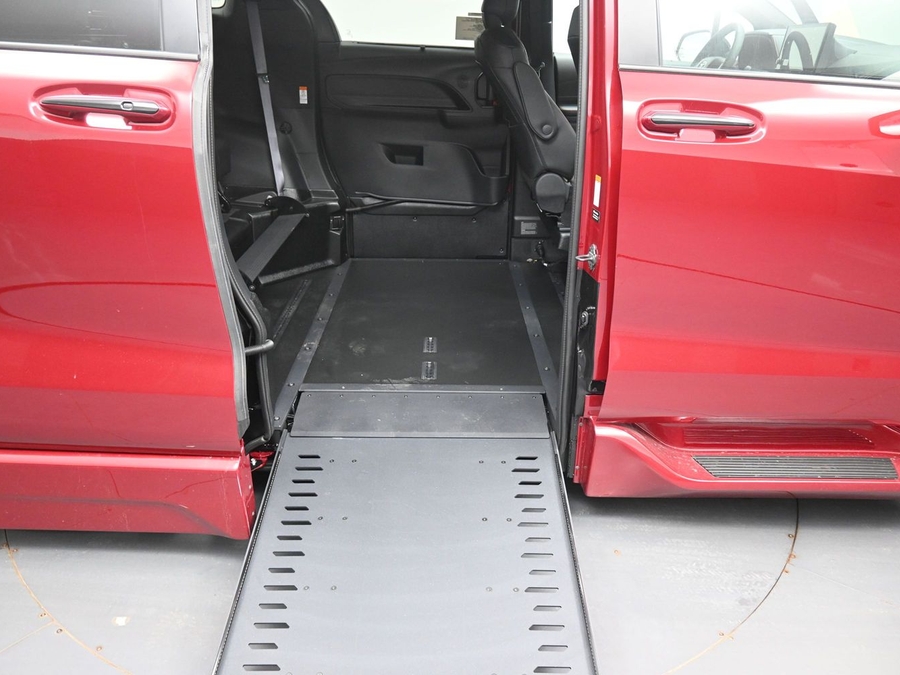 New 2026 Toyota Sienna Hybrid XSE Sport - BraunAbility Side Entry In Floor Automatic Ramp