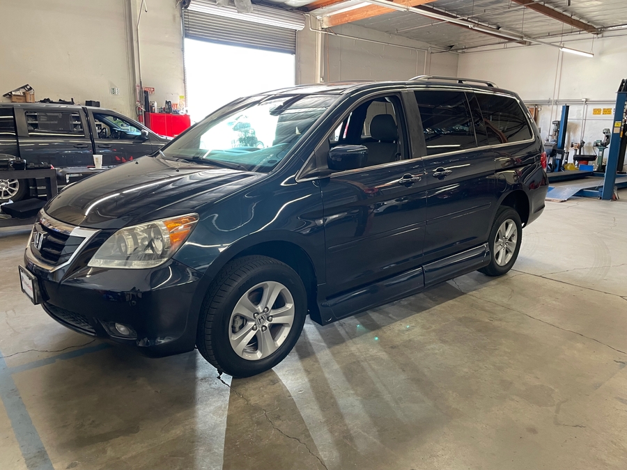Used 2010 Honda Odyssey Touring - VMI Side Entry In Floor Automatic Ramp