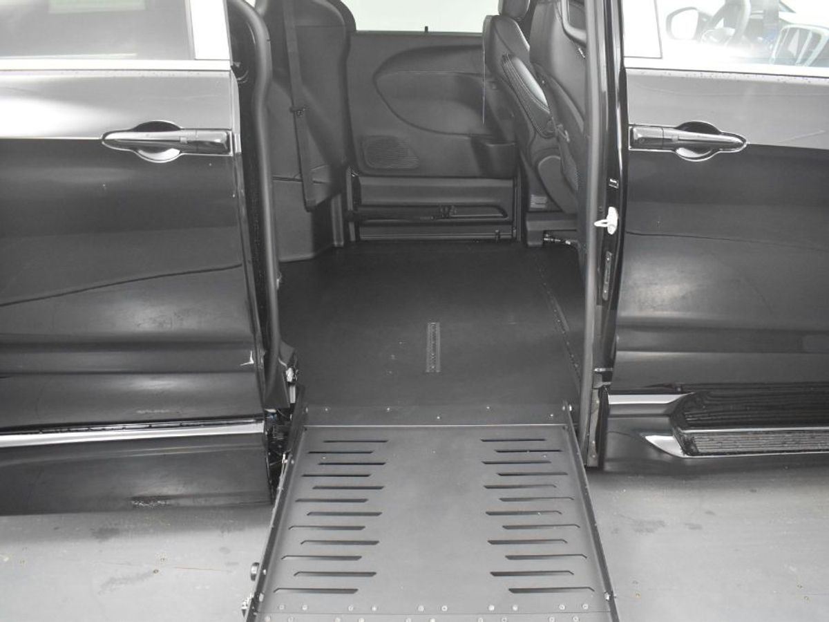 2025 CHRYSLER PACIFICA - Image 5